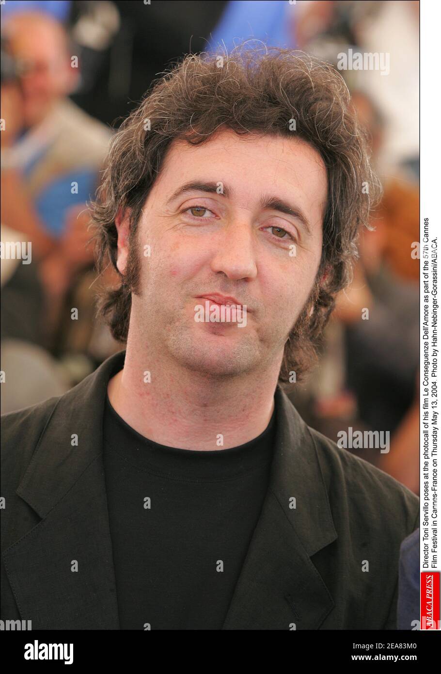 Regisseur Toni Servillo posiert bei der Fotoaufnahme seines Films Le conseguenze Dell'Amore im Rahmen der Filmfestspiele von Cannes 57th in Cannes-Frankreich am Donnerstag, 13. Mai 2004. Foto von Hahn-Nebinger-Gorassini/ABACA. Stockfoto