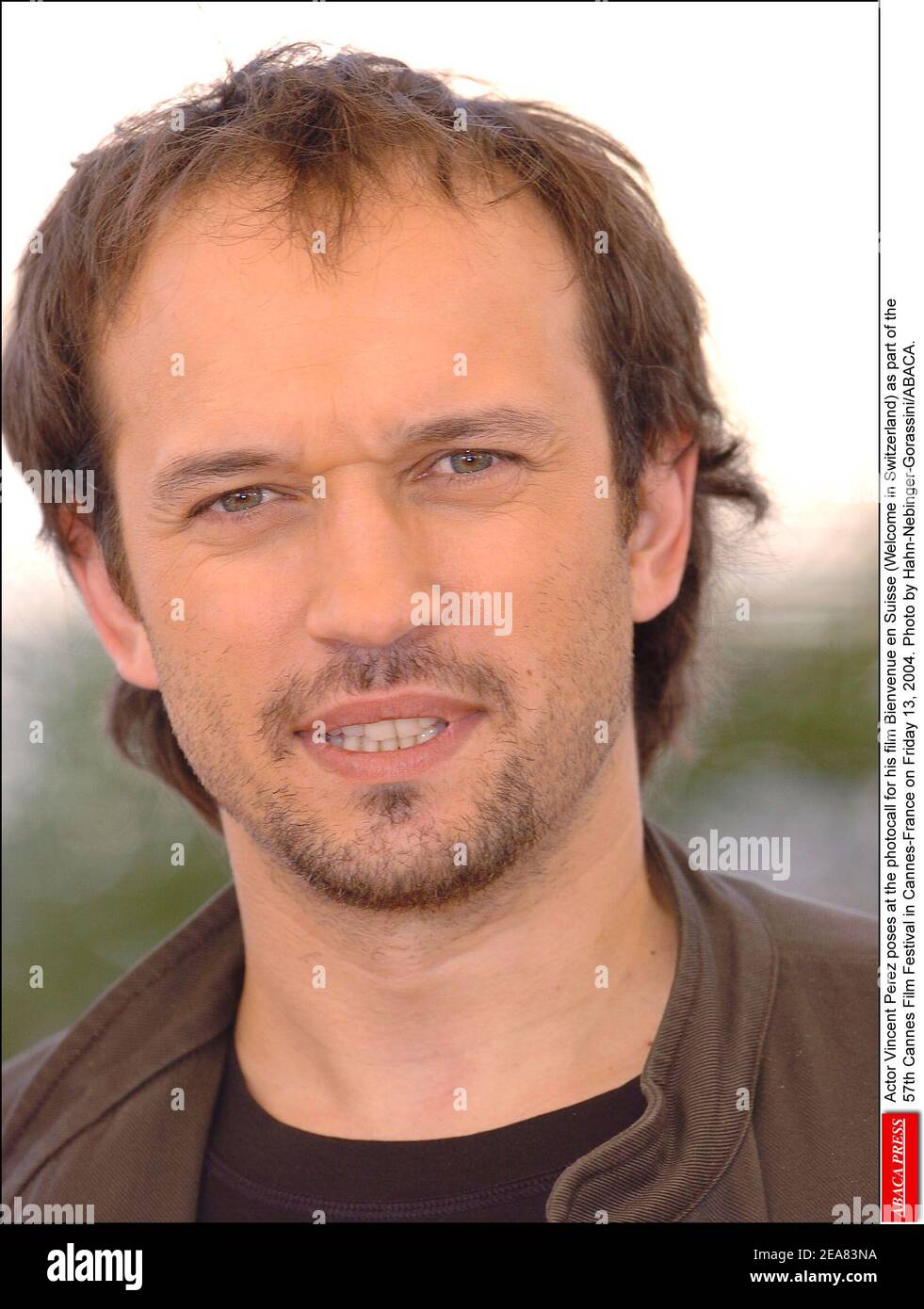 Schauspieler Vincent Perez posiert bei der Fotozelle für seinen Film Bienvenue en Suisse (Willkommen in der Schweiz) im Rahmen der Filmfestspiele von Cannes 57th in Cannes-Frankreich am Freitag, 13. 2004. Foto von Hahn-Nebinger-Gorassini/ABACA. Stockfoto