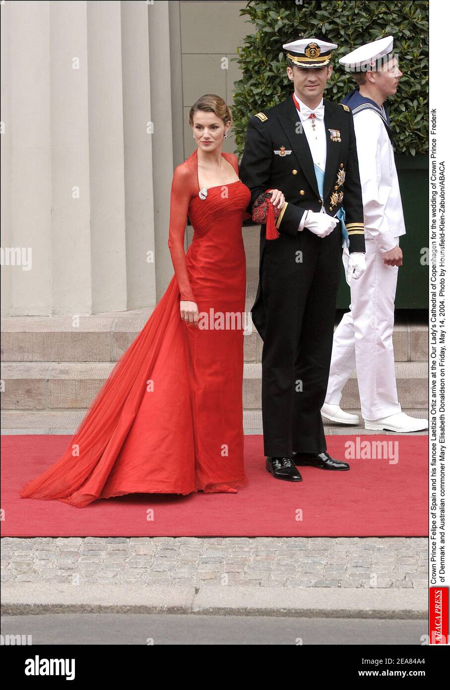 Kronprinz Felipe von Spanien und seine Verlobte Letizia Ortiz kommen am Freitag, den 14. Mai 2004, zur Hochzeit von Kronprinz Frederik von Dänemark und der australischen Bürgerin Mary Elisabeth Donaldson in die Kathedrale unserer Lieben Frau von Kopenhagen. Foto von Hounsfield-Klein-Zabulon/ABACA Stockfoto
