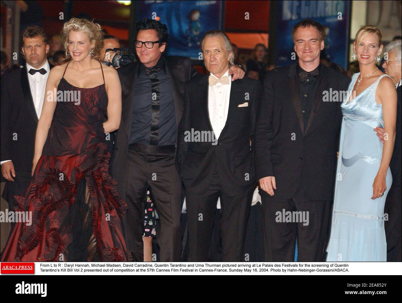 Von L bis R: Daryl Hannah, Michael Madsen, David Carradine, Quentin Tarantino und Uma Thurman im Bild bei der Ankunft im Le Palais des Festivals für die Vorführung von Quentin Tarantinos Kill Bill Vol 2, die am Sonntag, den 16. Mai 2004, auf den Filmfestspielen von Cannes 57th in Cannes-Frankreich, außer Konkurrenz gezeigt wurde. Foto von Hahn-Nebinger-Gorassini/ABACA. Stockfoto