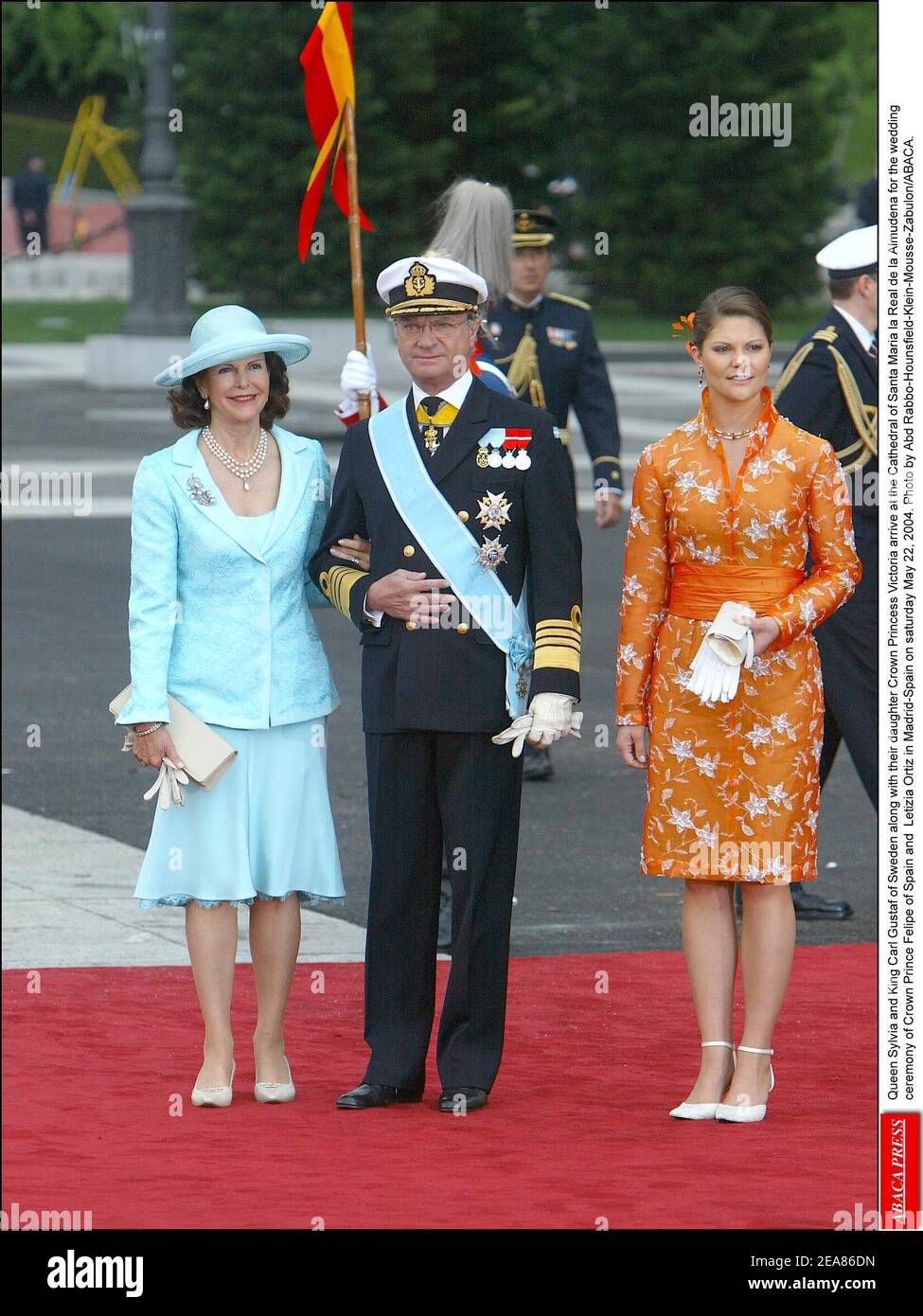 Königin Silvia und König Carl Gustaf von Schweden kommen zusammen mit ihrer Tochter Kronprinzessin Victoria am samstag, den 22. Mai 2004, zur Trauung von Kronprinz Felipe von Spanien und Letizia Ortiz in Madrid-Spanien in der Kathedrale Santa Maria la Real de la Almudena an. Foto von Abd Rabbo-Hounsfield-Klein-Mousse-Zabulon/ABACA. Stockfoto