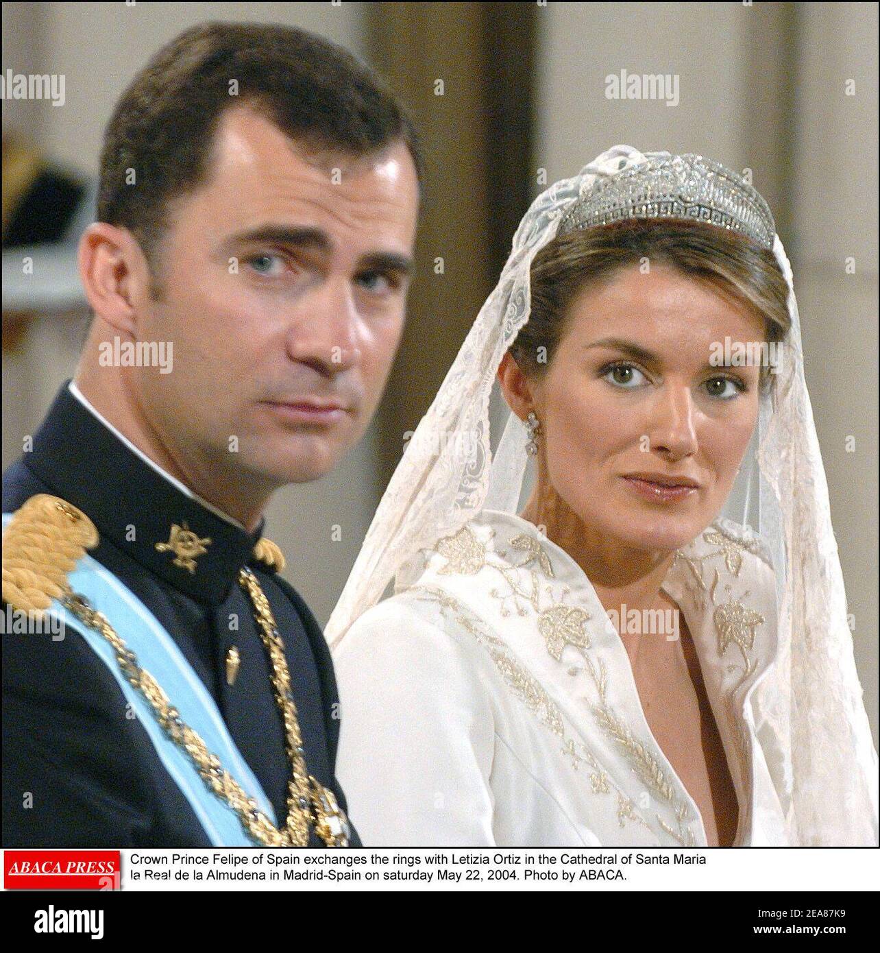Kronprinz Felipe von Spanien tauscht die Ringe mit Letizia Ortiz in der Kathedrale Santa Maria la Real de la Almudena in Madrid-Spanien am samstag, 22. Mai 2004. Foto von ABACA. Stockfoto