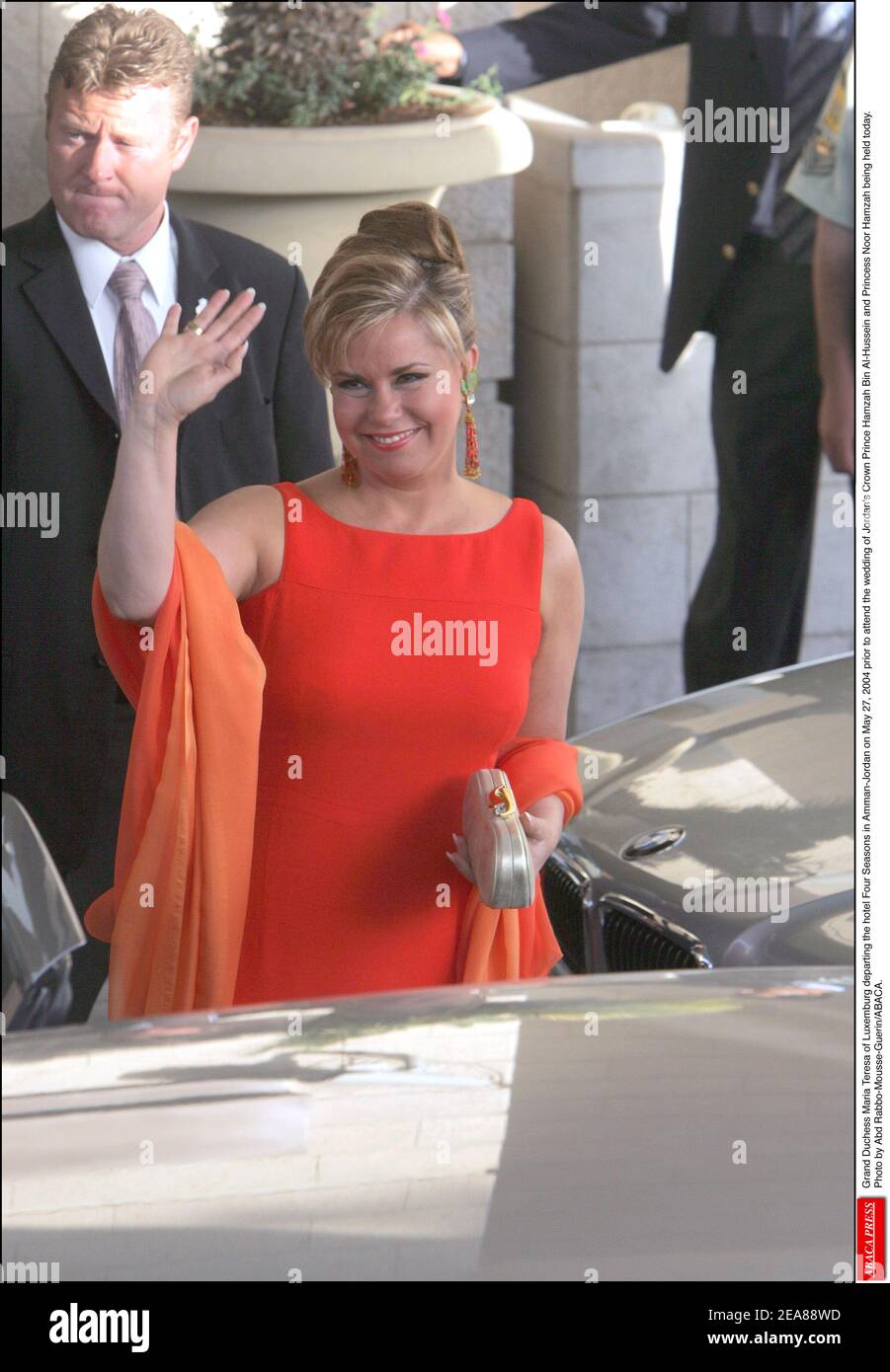 Großherzogin Maria Teresa von Luxemburg verlässt das Hotel Four Seasons in Amman-Jordanien am 27. Mai 2004, bevor sie an der heutigen Hochzeit von Jordaniens Kronprinz Hamzah bin Al-Hussein und Prinzessin Noor Hamzah teilnimmt. Foto von Abd Rabbo-Mousse-Guerin/ABACA. Stockfoto