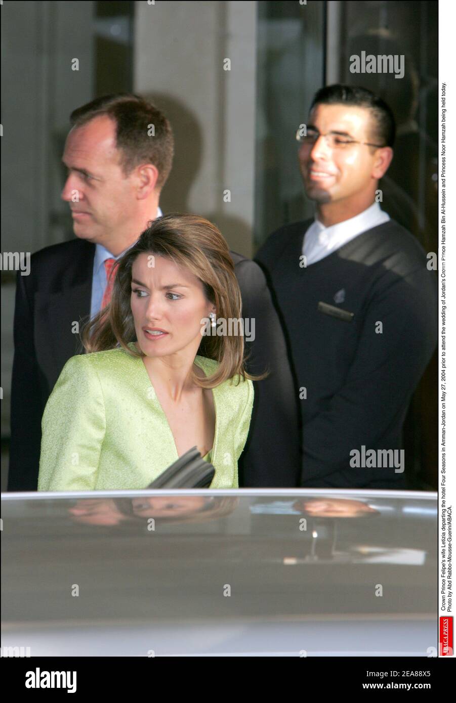 Kronprinz Felipes Frau Letizia verlässt am 27. Mai 2004 das Hotel Four Seasons in Amman-Jordanien, bevor sie an der Hochzeit von Jordaniens Kronprinz Hamzah bin Al-Hussein und Prinzessin Noor Hamzah teilnimmt. Foto von Abd Rabbo-Mousse-Guerin/ABACA. Stockfoto