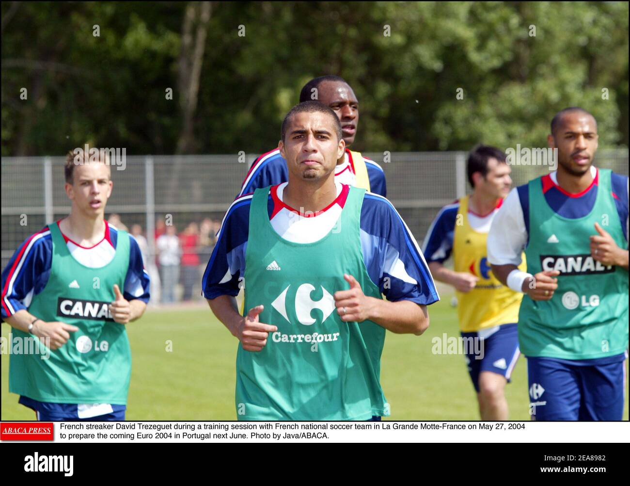 Der französische Streaker David Trezeguet bei einem Training mit der französischen Fußballnationalmannschaft in La Grande Motte-France am 27. Mai 2004, um die kommende Euro 2004 in Portugal im kommenden Juni vorzubereiten. Foto von Java/ABACA. Stockfoto