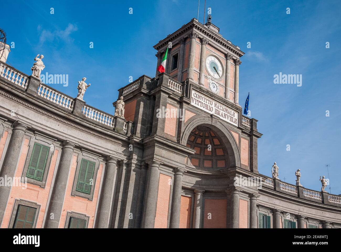 Blick auf Neapel, im italienischen Neapel, die regionale Hauptstadt von Kampanien und die drittgrößte Stadt Italiens, rund um die Via Toledo Stockfoto