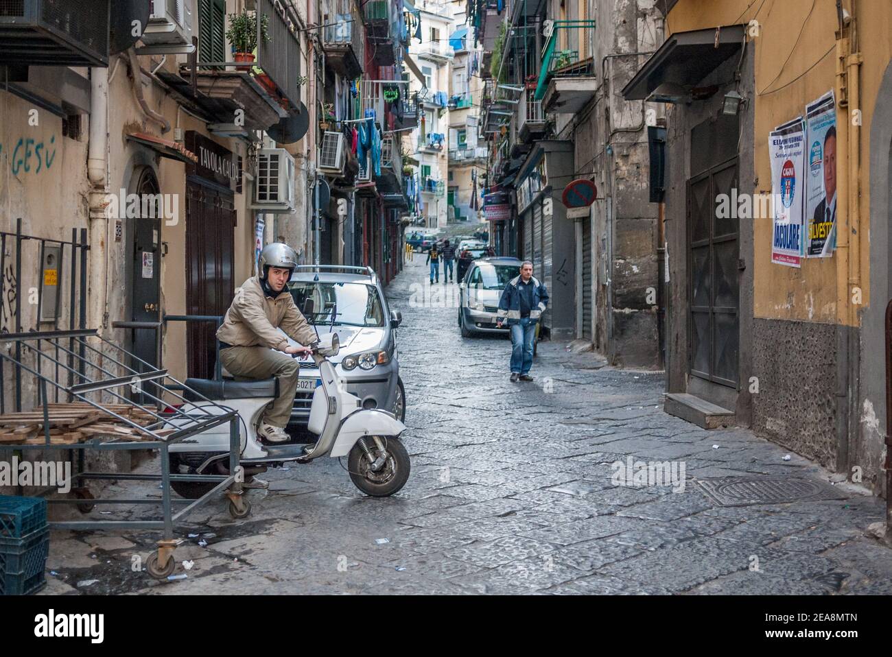 Blick auf Neapel, im italienischen Neapel, die regionale Hauptstadt von Kampanien und die drittgrößte Stadt Italiens, rund um die Via Toledo Stockfoto