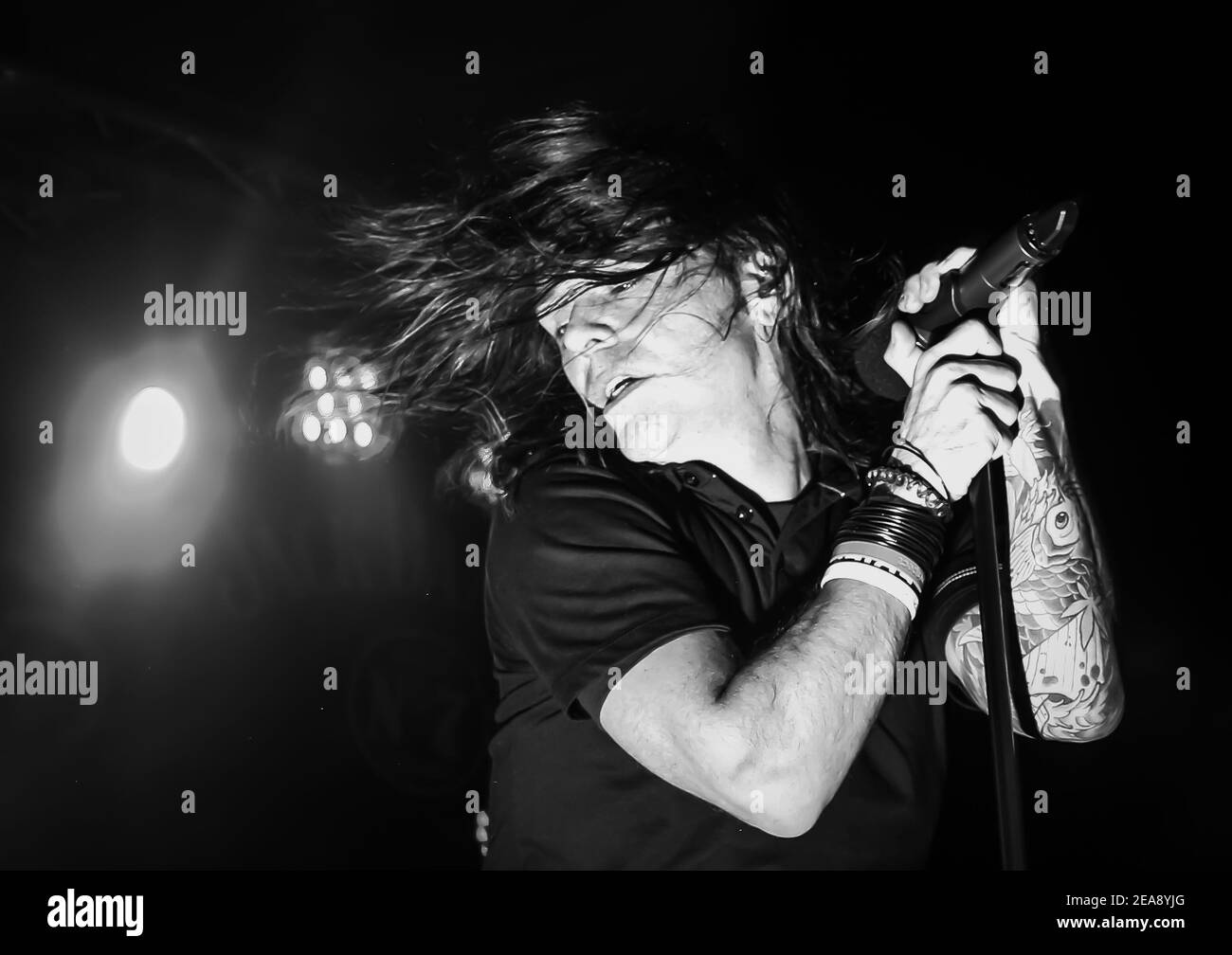 Alex Foster, führender Sänger der kanadischen 6-köpfigen Rockband Your Favourite Enemies, live auf der Concorde 2 beim Great Escape Festival 2013 in Brigh Stockfoto