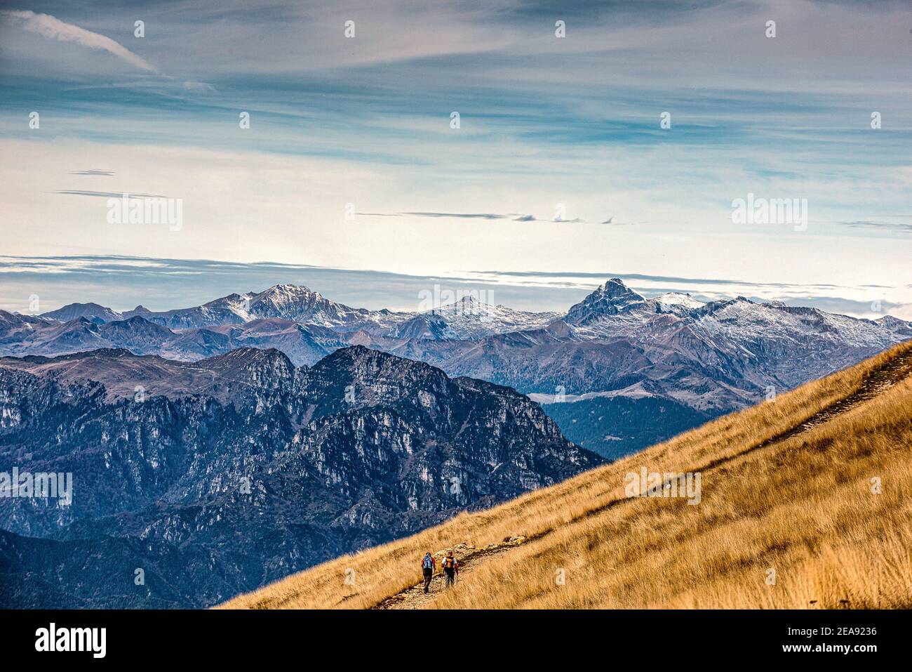 Vista panoramica su montagne Fotos und Bildmaterial in hoher