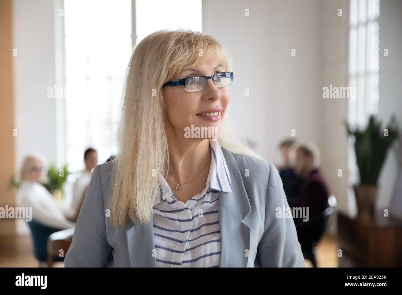 Porträt einer weiblichen Geschäftsführerin im mittleren Alter Stockfoto