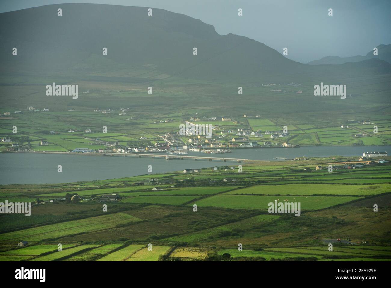 Luftaufnahme von Valentia und Portmagee, County Kerry, Irland. Stockfoto
