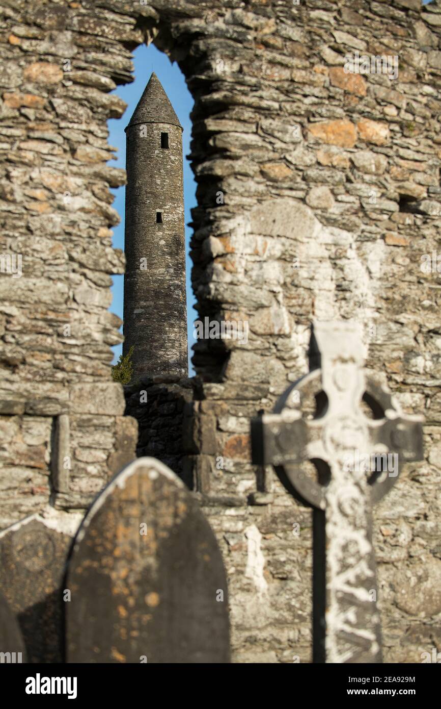 Glendalough oder "das Tal der beiden Seen" ist der Ort einer frühchristlichen Klostersiedlung in den Wicklow Bergen der Grafschaft Wicklow, Stockfoto