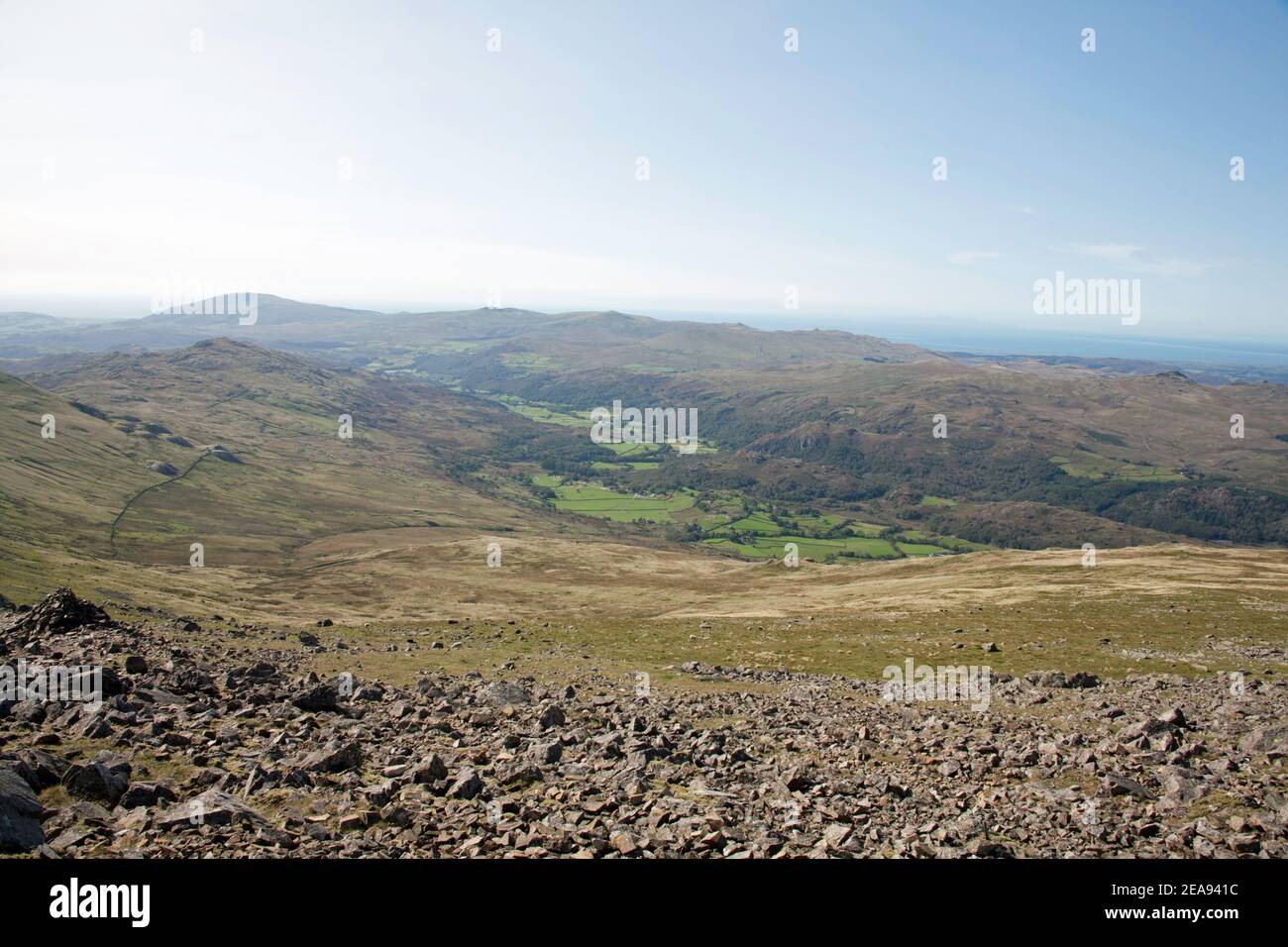 Dunnerdale und Ulpha fielen vom Gipfel des Dow aus betrachtet Crag Coniston Lake District Cumbria England Stockfoto