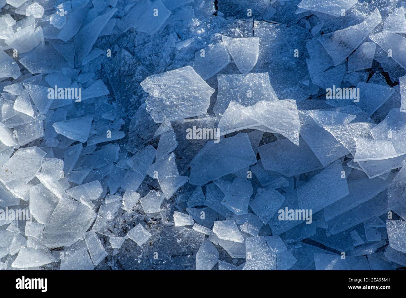 Nahaufnahme von Eis in einem See in Schweden gefroren Stockfoto