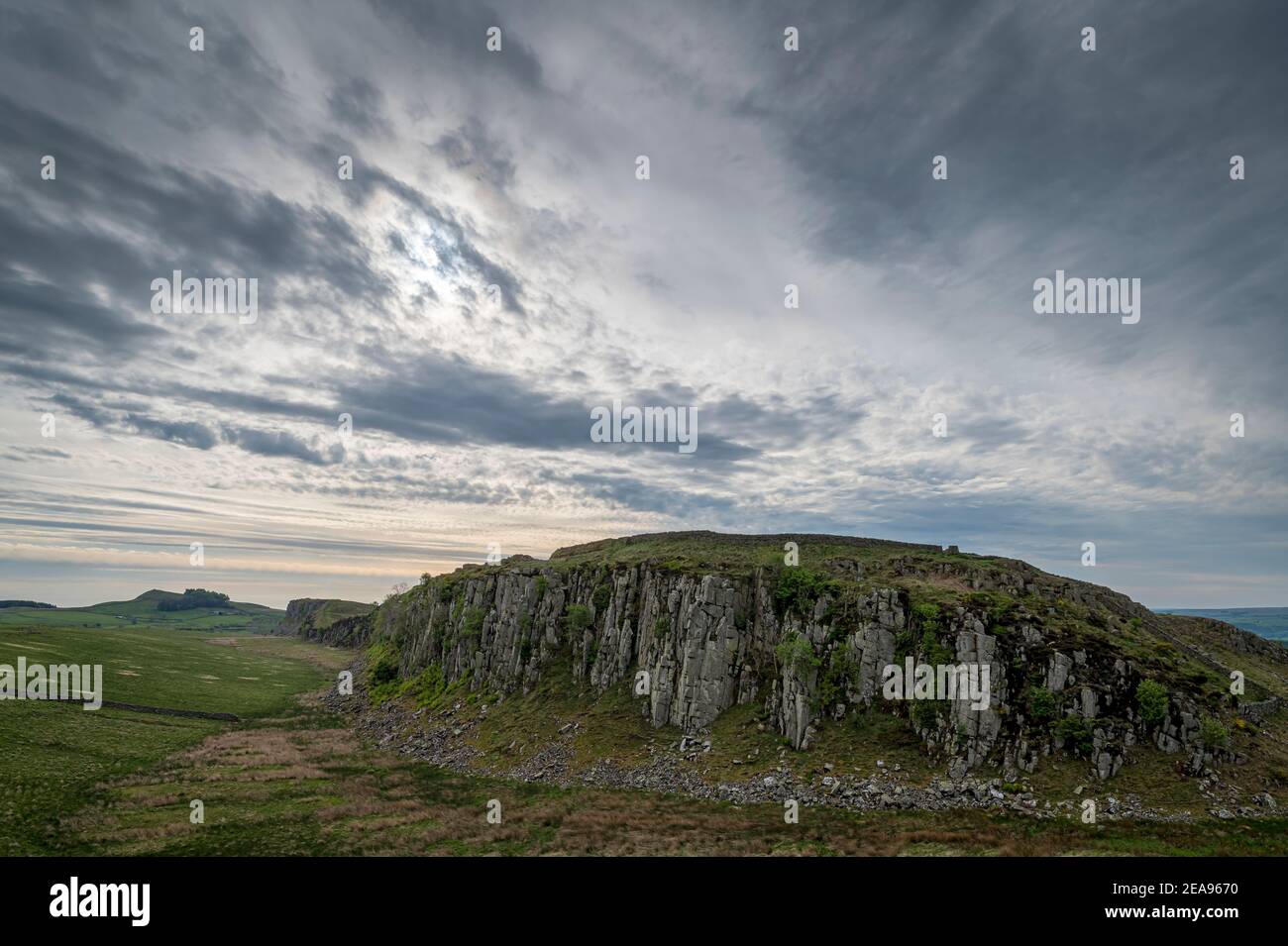 Peel Crag und Hadrian's Wall, Hadrian's Wall Country, Northumberland, England Stockfoto