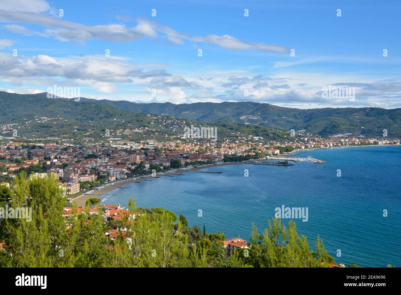 Blick auf die italienische Riviera in der Nähe von Diano Marino in Italien Stockfoto