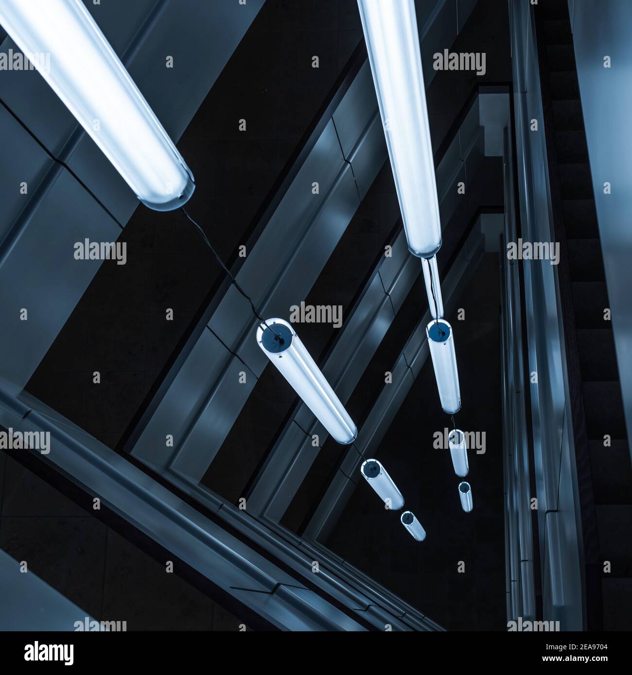Moderne Treppe mit Beleuchtung Stockfoto