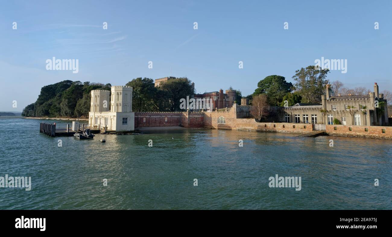 Brownsea Castle Familienpier und Landungsstation und Villano Cafe, Brownsea Island, Poole Harbor, Dorset, Großbritannien, Dezember. Stockfoto