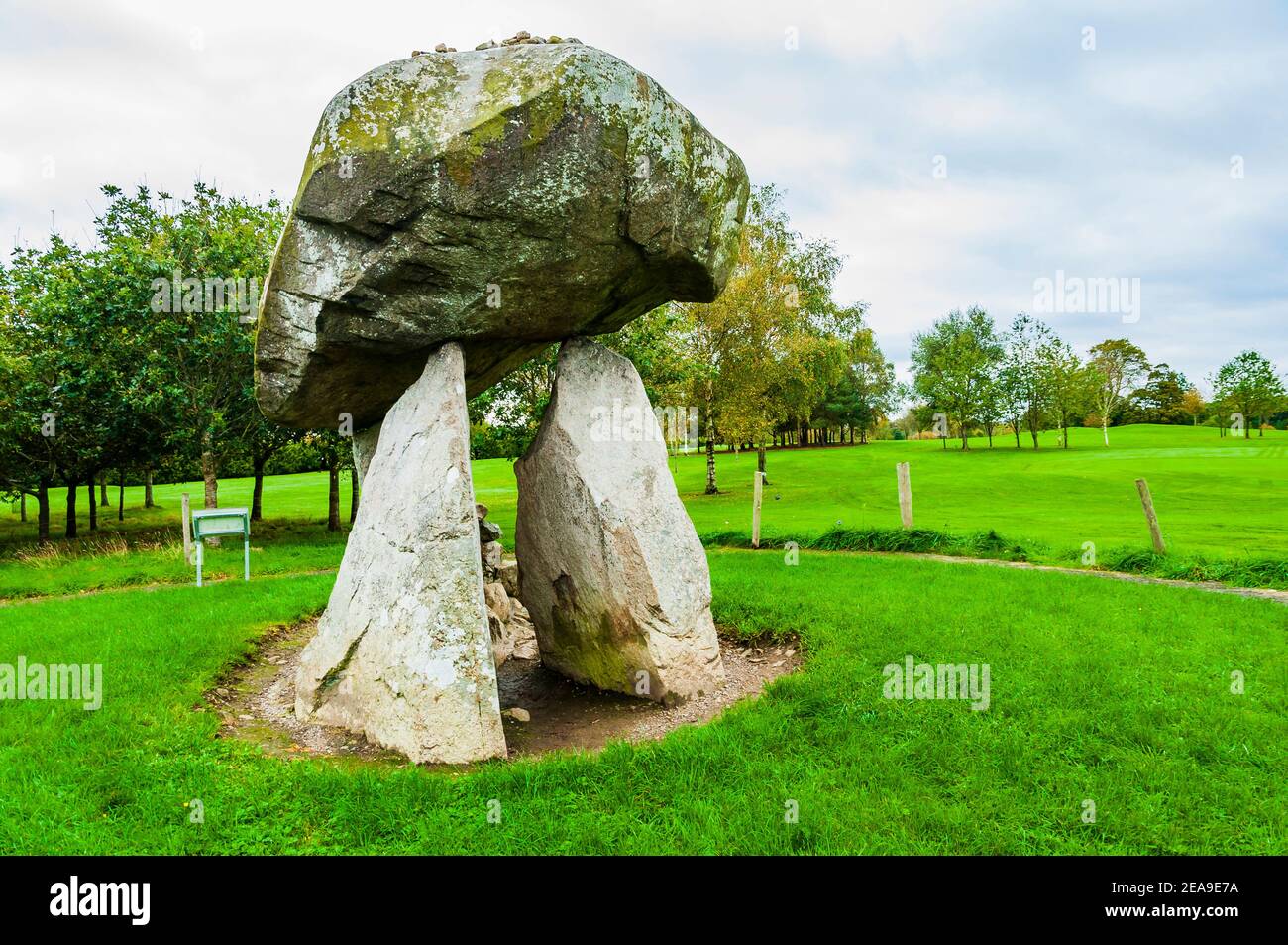 Proleek Dolmen ist ein Dolmen, Portal Grab und National Monument. Proleek, Ravensdale, County Louth, Irland, Europa Stockfoto