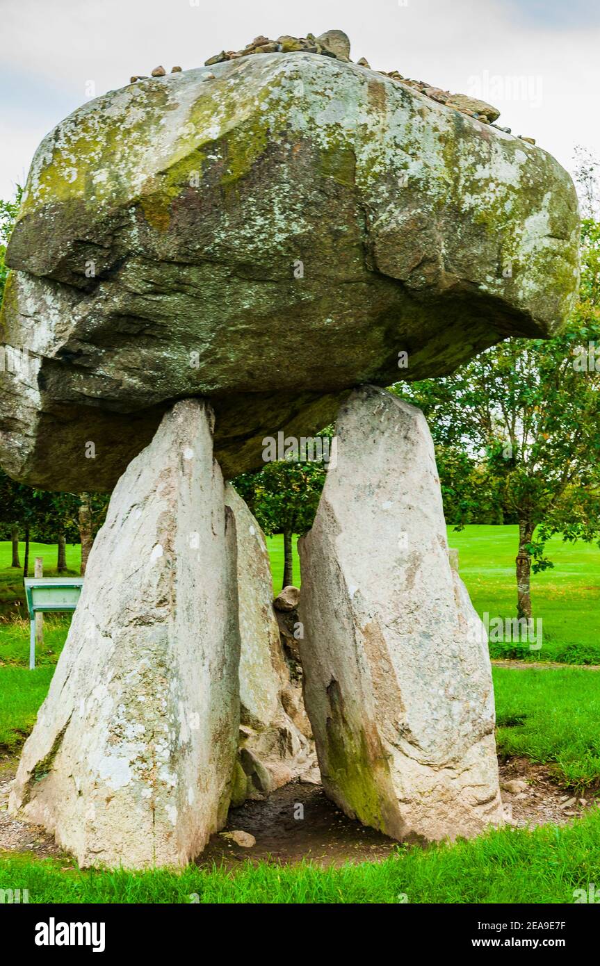 Proleek Dolmen ist ein Dolmen, Portal Grab und National Monument. Proleek, Ravensdale, County Louth, Irland, Europa Stockfoto