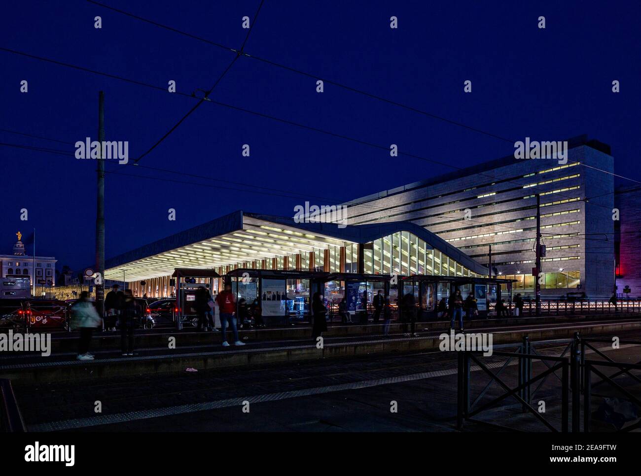 Bahnhof Termini in Rom bei Nacht fotografiert Stockfoto