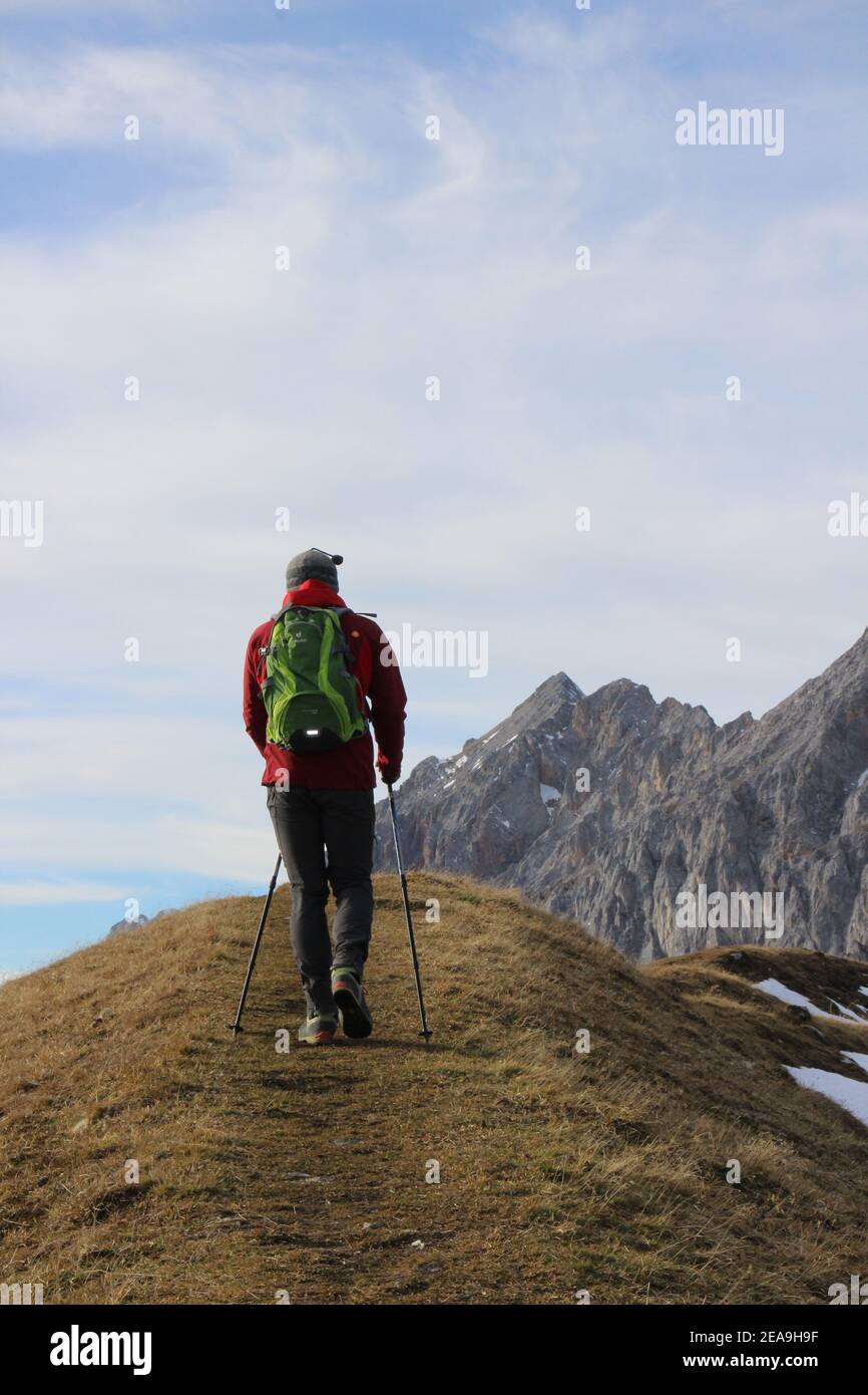 Wanderung zur Gehrenspitze (2367m) im Wettersteingebirge, Mann, Leutasch, Leutaschtal, Puittal, Spätherbst Stockfoto