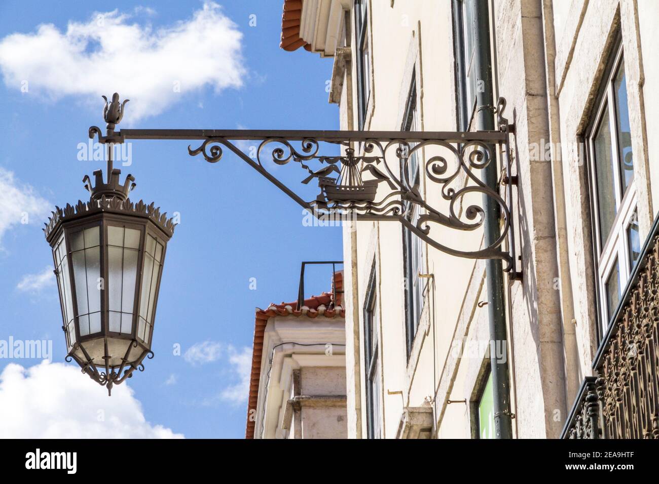 Portugal Lissabon Baixa Pombalina historisches Zentrum ornamentalen Eisen Straßenlaterne Stockfoto