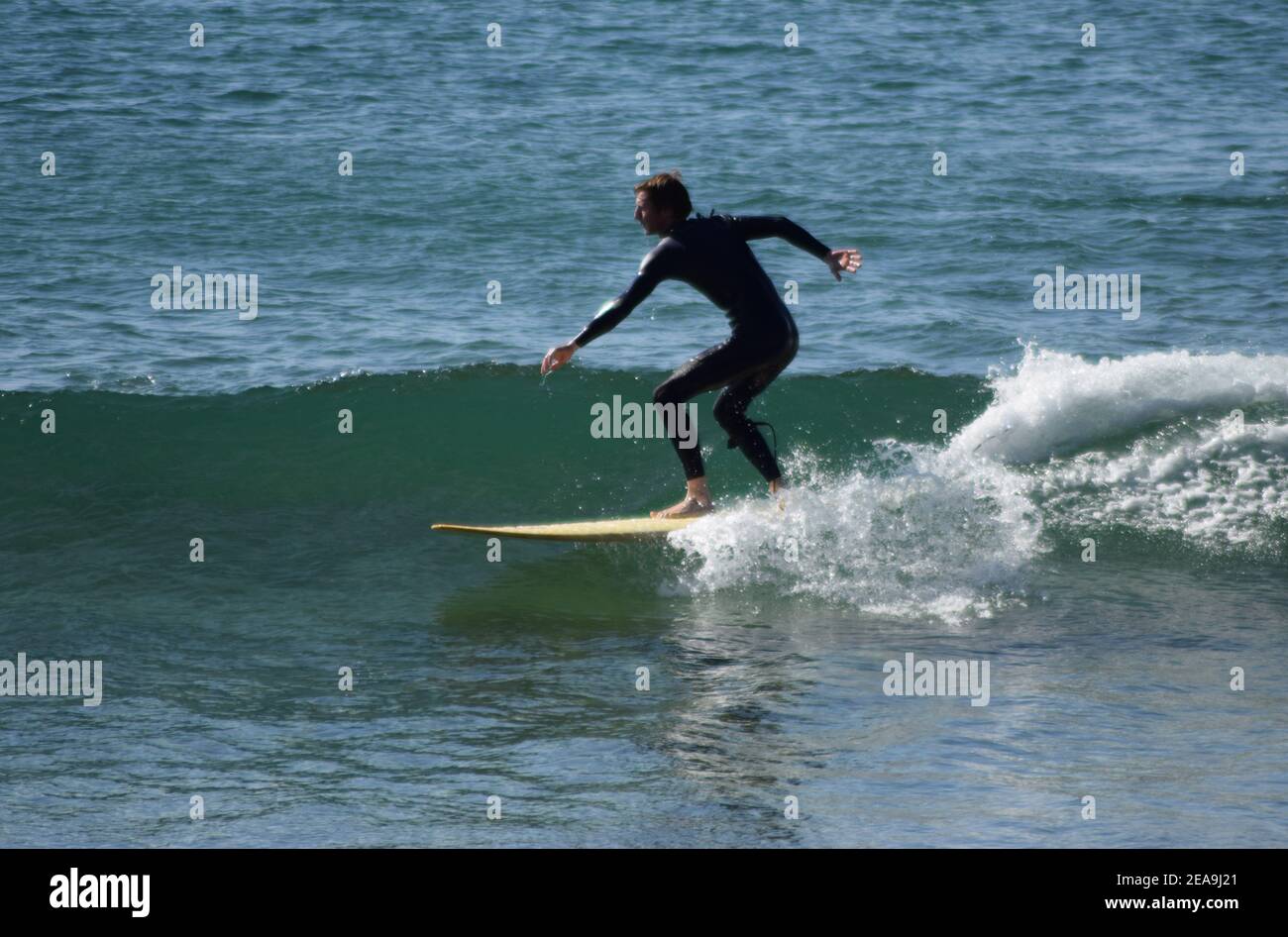Cornish Surfer, Seitenansicht Stockfoto Cornish Surfer, Seitenansicht Stockfoto