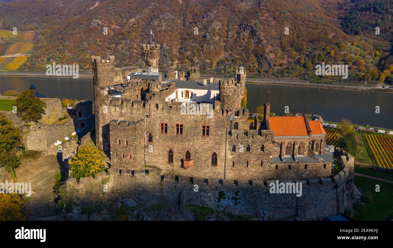 Schloss Reichenstein oberhalb Trechtingshausen, Rheintal, Rheinland-Pfalz, Deutschland Stockfoto