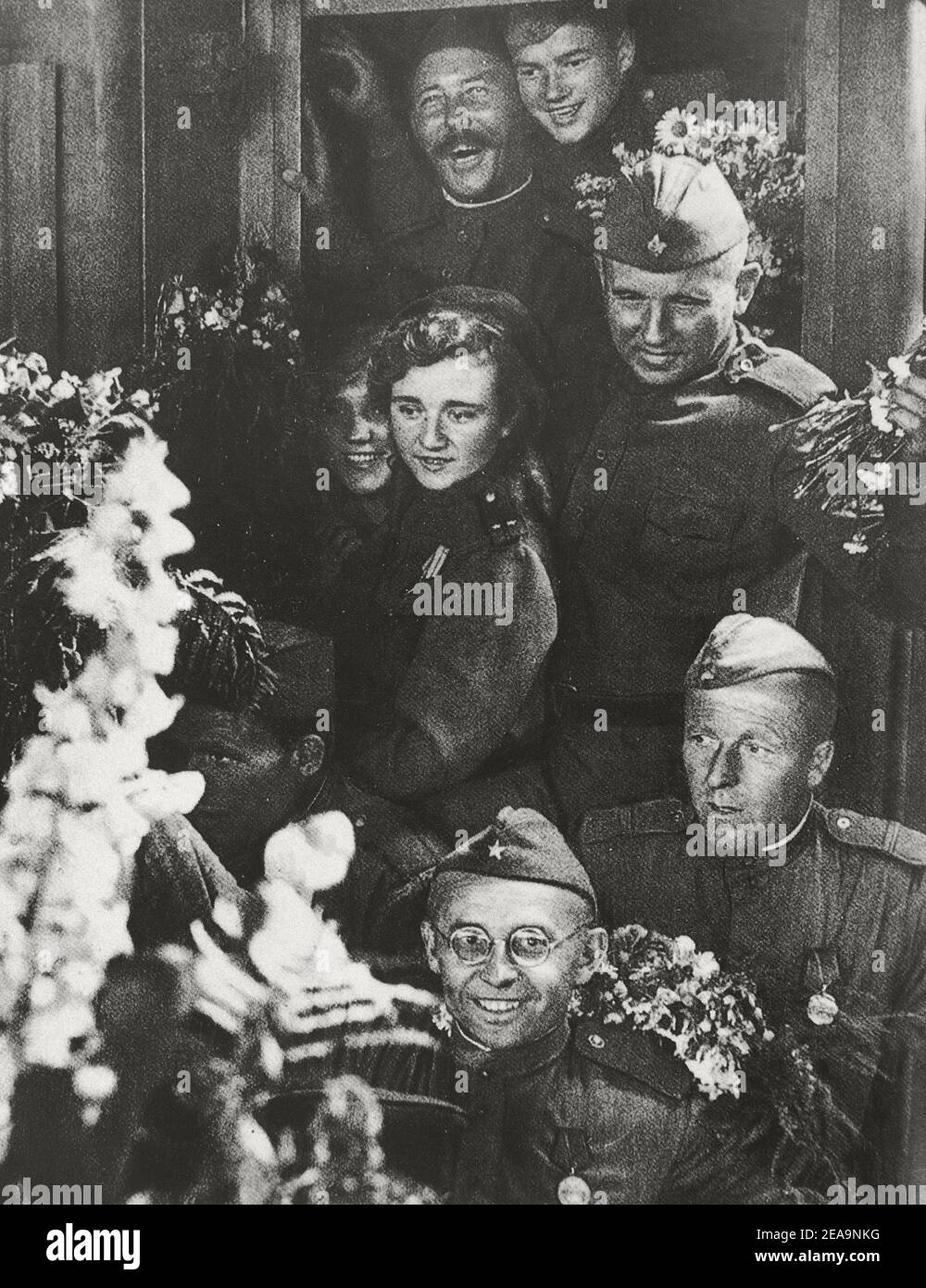Das Treffen der siegreichen sowjetischen Soldaten auf dem Belorusski Bahnhof in Moskau in 1945. Stockfoto