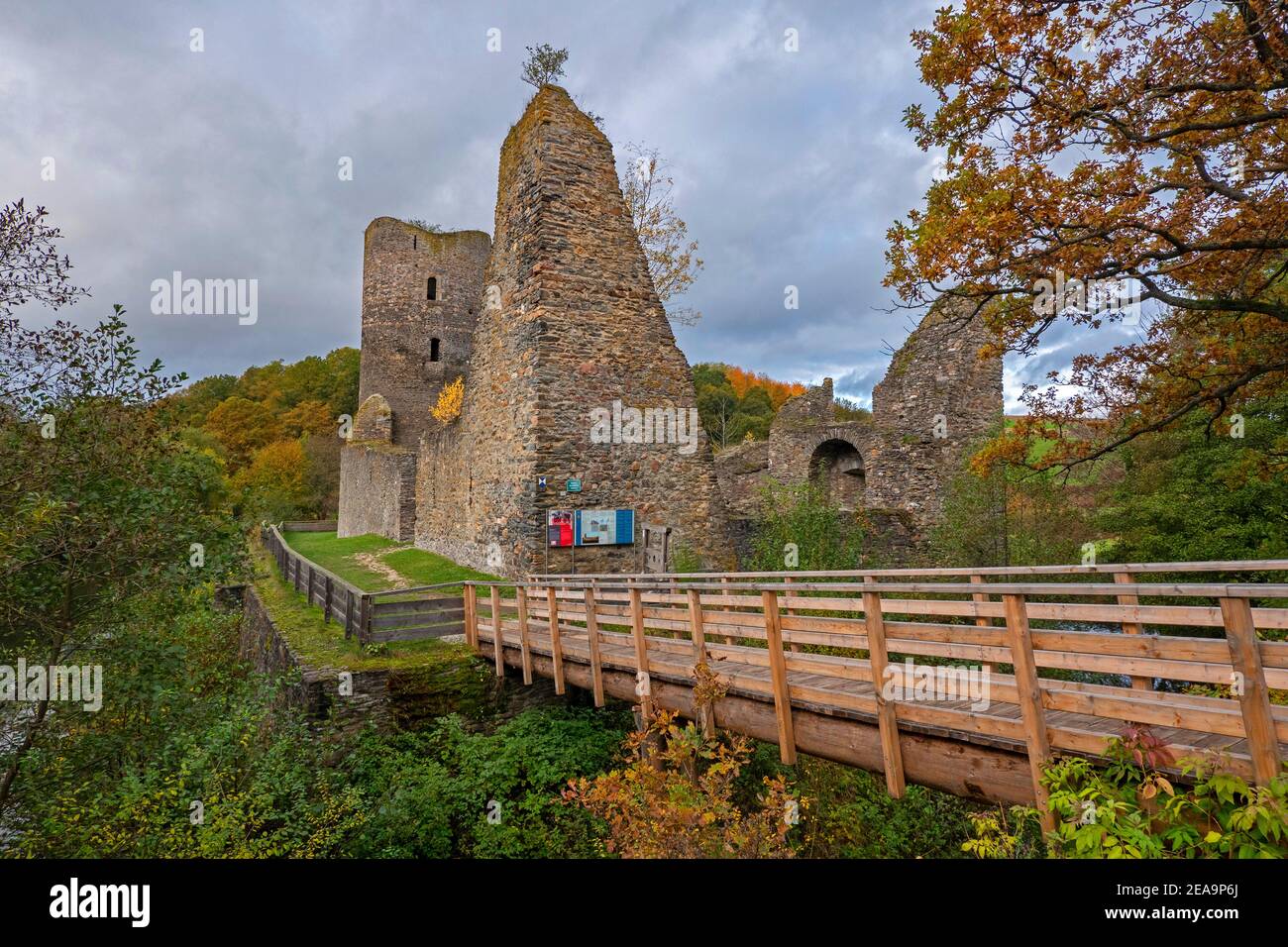 Burgruine Baldenau Bei Morbach Hundheim -Fotos Und -Bildmaterial In ...