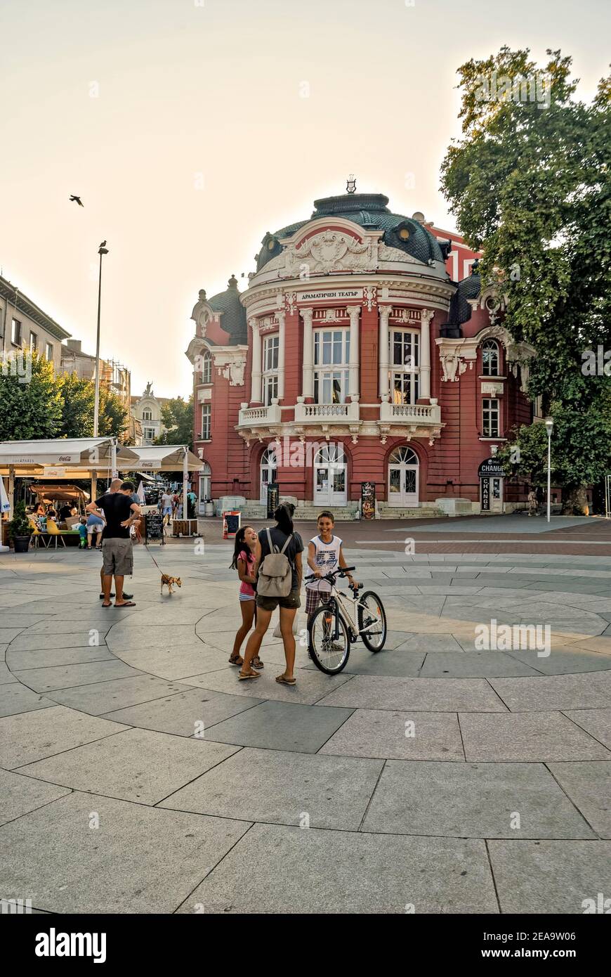 Der Platz vor der Oper von Varna Bulgarien. Stockfoto