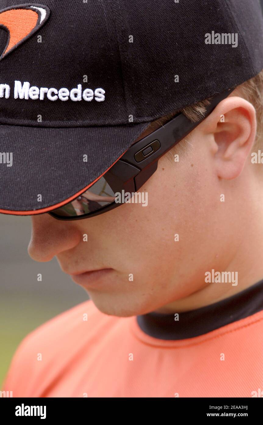 Der finnische Formel-1-Pilot Kimi Räikkönen aus MacLaren vor dem zweiten Training für den Großen Preis von China F1 in Shanghai, China, am 14. Oktober 2005. Foto von Thierry Gromik/ABACAPRESS.COM Stockfoto