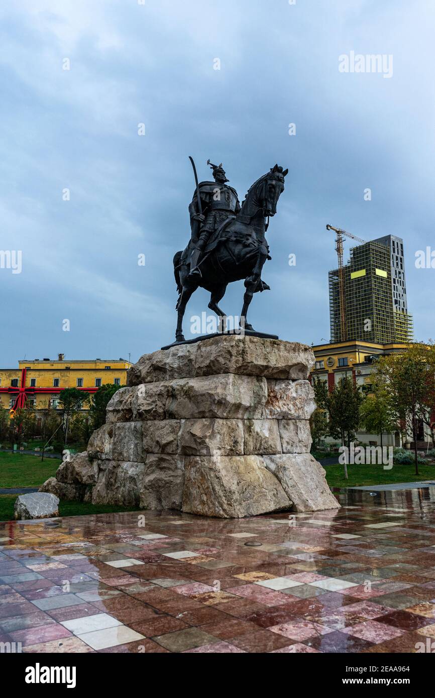 Statue von Skanderbeg in der albanischen Hauptstadt Tirana Stockfoto