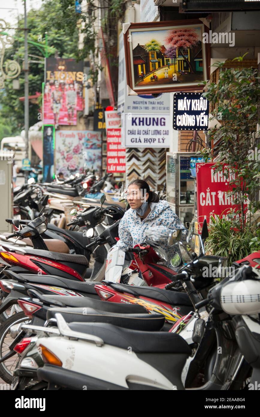 Bürgersteig für Mopeds Hanoi, Vietnam Stockfoto