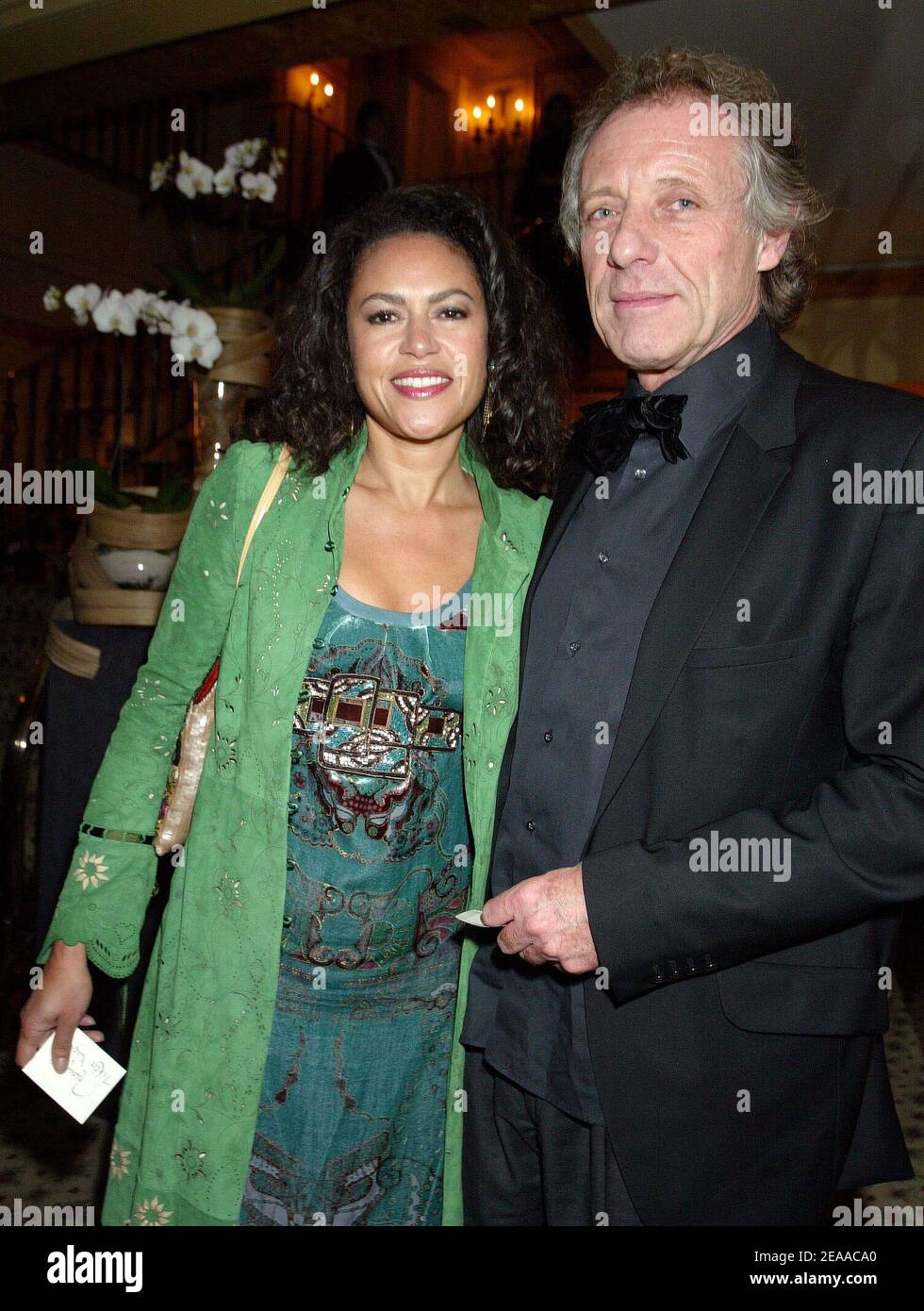 Der französische Sänger Victor Lazlo und ihr Freund Francois Bernaim posieren während eines Charity-Galadinners zugunsten der Stiftung Prinzessin Margarita von Rumänien am 21. November 2005 im Theater Marigny in Paris, Frankreich. Foto von Mehdi Taamallah/ABACAPRESS.COM Stockfoto