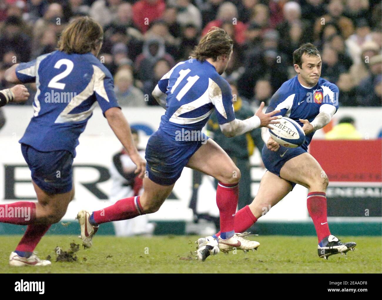 Thomas Castaignede von Frankreich in Aktion während des Internationalen Rugby-Spiels zwischen Frankreich und Südafrika im Stade de France, in Saint-Denis, bei Paris, Frankreich, am 26. November 2005. Frankreich gewann 26-20. Foto von Nicolas Gouhier/CAMELEON/ABACAPRESS.COM Stockfoto