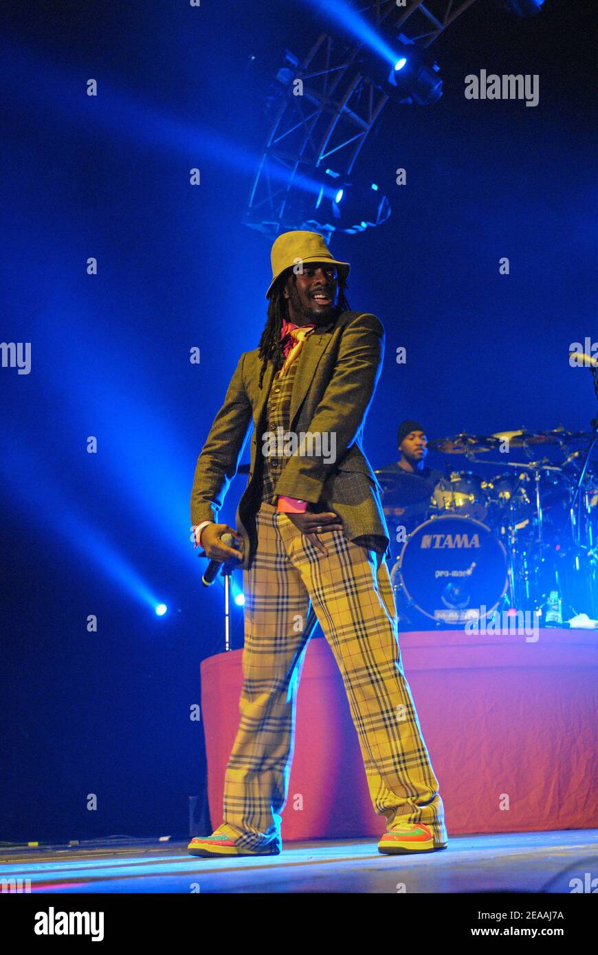 Die US-Rockband 'Black Eyed Peas' tritt am 21. Dezember 2005 live auf der Bühne des Bercy in Paris auf. Foto von Bruno Klein/ABACAPRESS.COM. Stockfoto