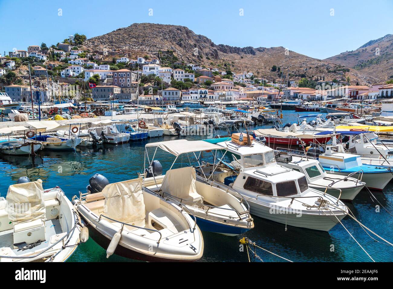 Boote auf Hydra Insel in einem Sommertag in Griechenland Stockfoto