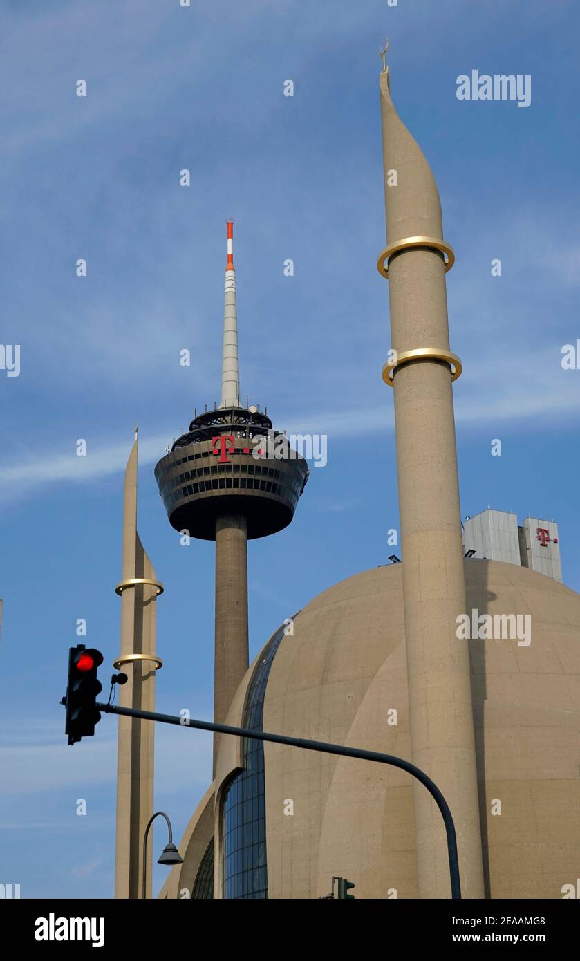 Deutschland, Nordrhein-Westfalen, Köln, Köln-Ehrenfeld, DITIB-Zentralmoschee, Minarett, Kuppel, Fernsehturm Stockfoto