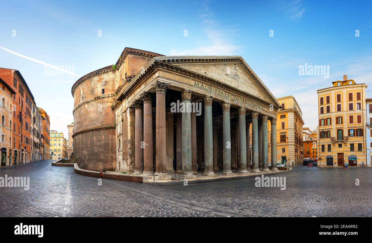 Antike Pantheon in Rom bei bewölkten Sonnenaufgang, Italien Stockfoto