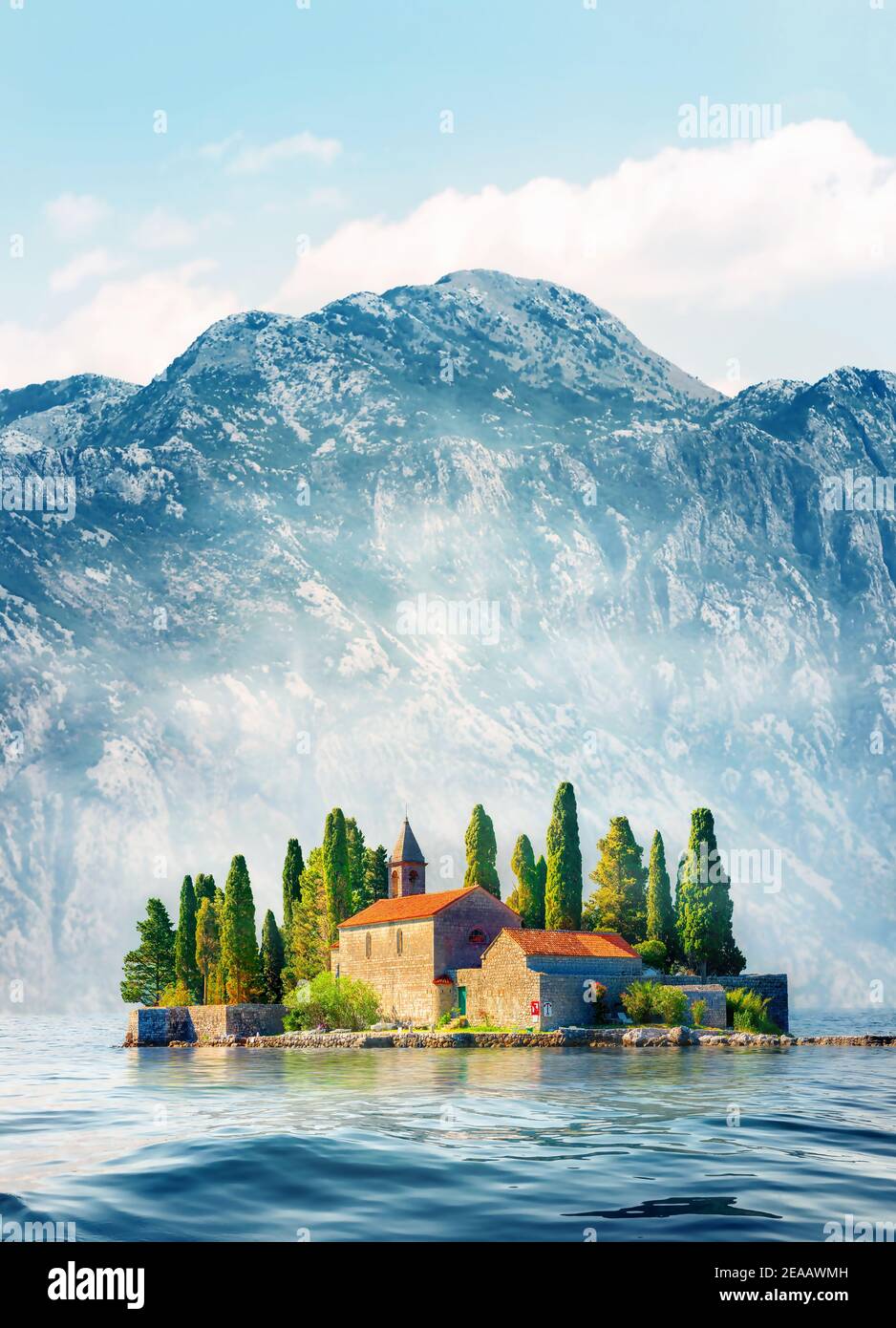 Schönen mediterranen Landschaft. St. George Island in der Nähe der Stadt Perast, Bucht von Kotor, Montenegro Stockfoto