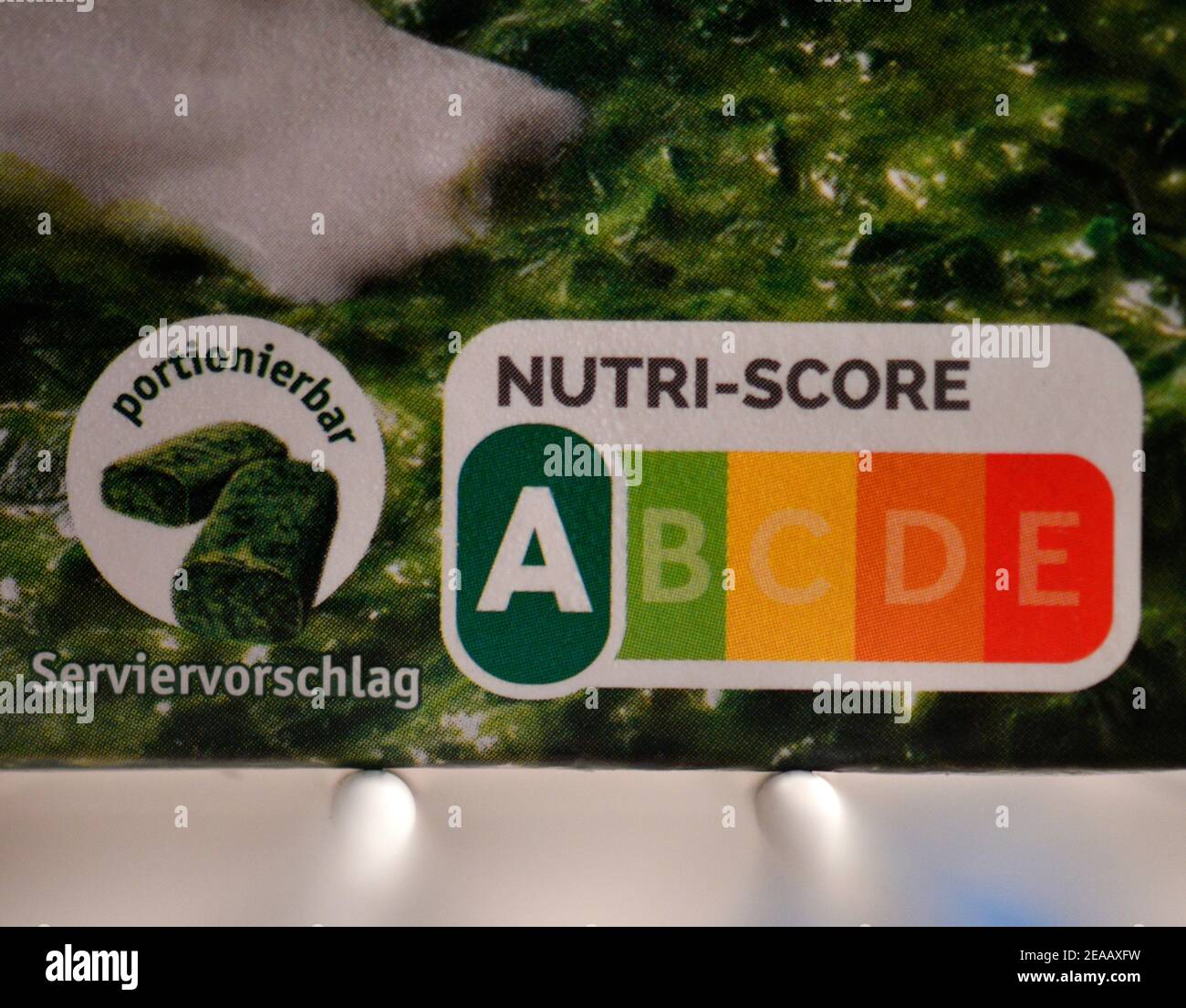 Label NUTRI-SCORE, Nährwertkennzeichnungssystem, deutschlandweite Einführung ab November 2020, hier auf einer Packung Rahmspinat aus Iglo, Baden-Württemberg, Deutschland Stockfoto