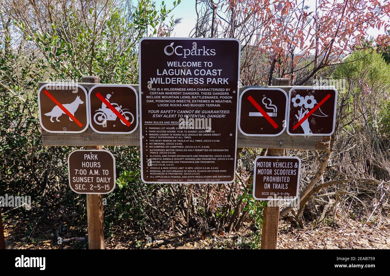 Am Laguna Coast Wilderness Park Orange County California, USA, sollten Sie kein Wildblumenschild pflücken Stockfoto