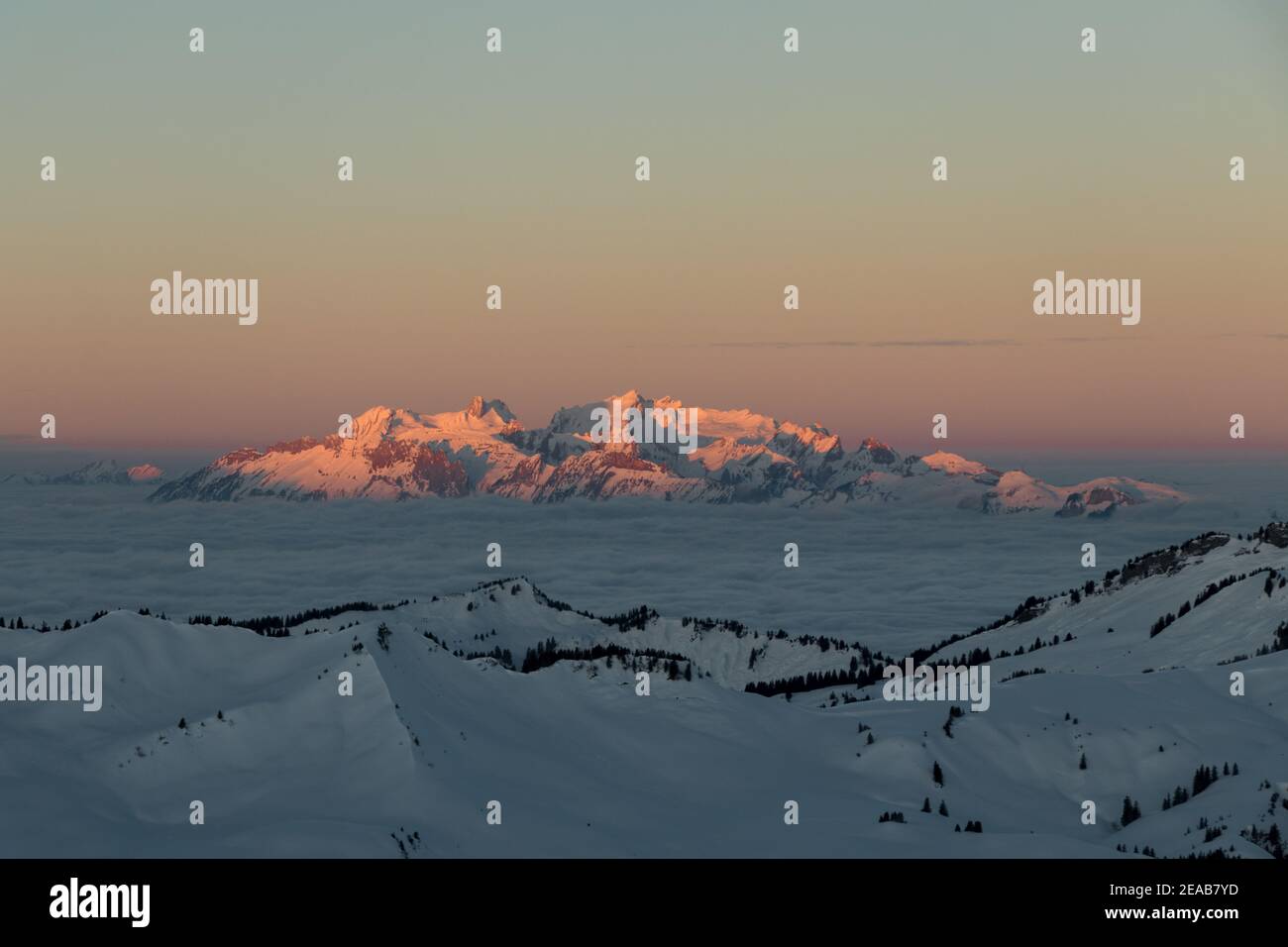 Österreich, Montafon, Schnee, Ski, Tour, Rot, Sonnenaufgang, Schatten, Schichten Stockfoto