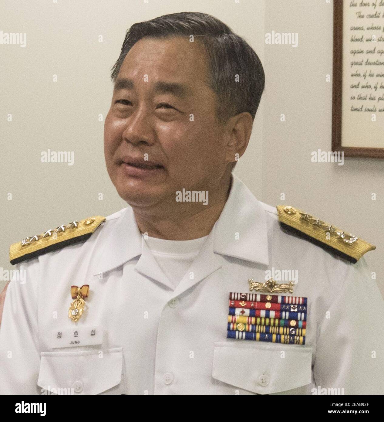 Marine (ROKN) Admiral Jung Ho-sub 해군대장 정호섭 (US Navy Foto 160804 Stockfoto