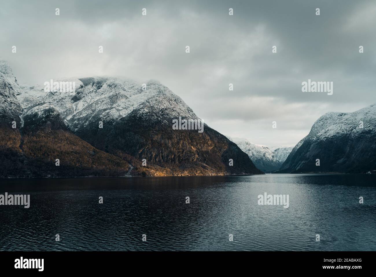 Norwegen, Vestlandet, Winter, Gebirge, Lagen, Fjord, Meer Stockfoto