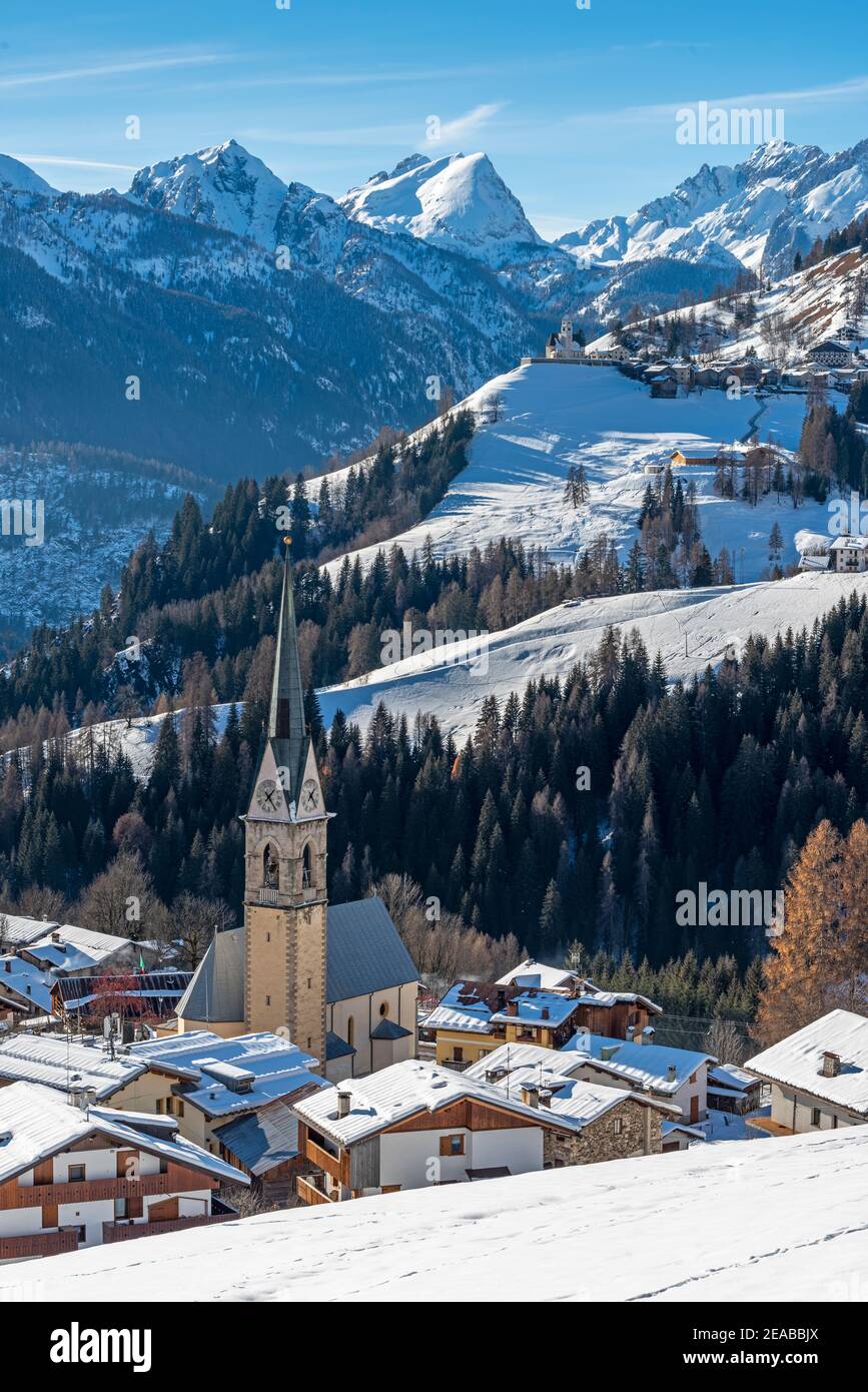 Selva di Cadore snowy. Europe, Italy, Belluno province, Veneto, Selva di Cadore Stockfoto