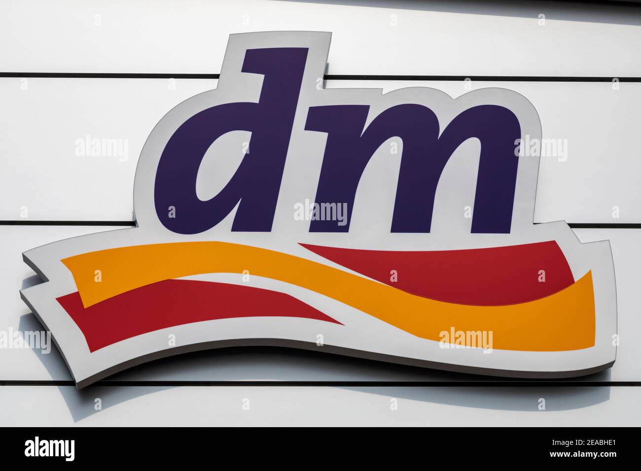 Dm Logo Auf Dem Gebaude Einer Dm Niederlassung In Wilhelmshaven Niedersachsen Stockfotografie Alamy