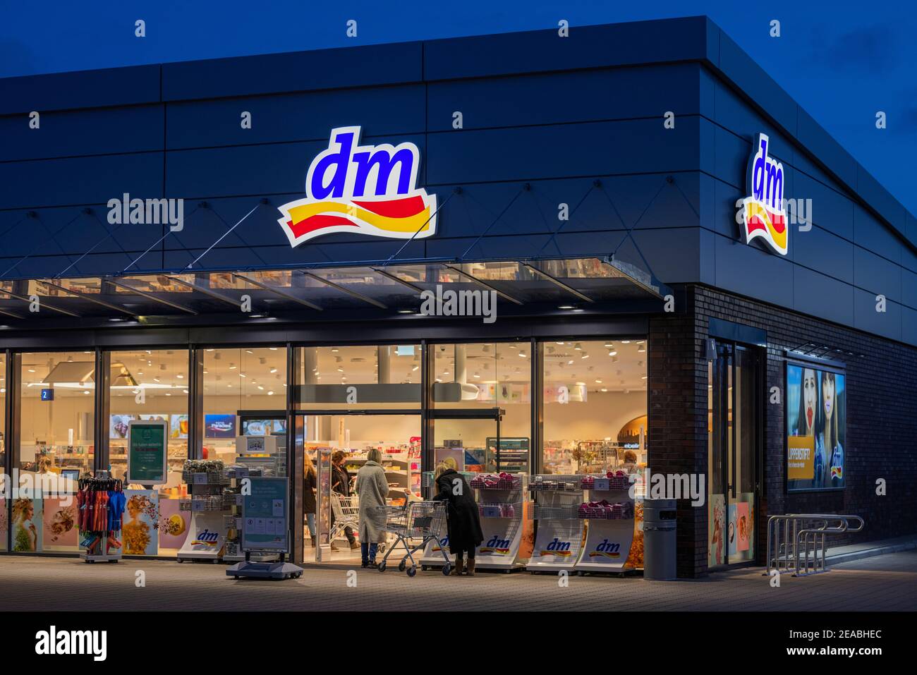 Eintritt eines dm-Marktes einer dm-Niederlassung in Wilhelmshaven, Niedersachsen, Stockfoto